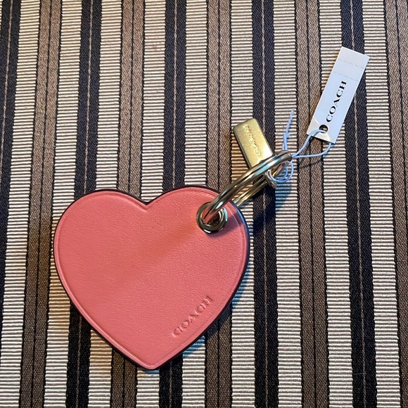 NWT Coach heart bag charm / key chain - Style No. CF155 - Picture 2 of 3
